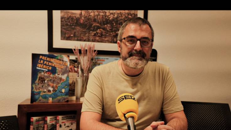 Entrevista con el escritor Pedro Cifuentes, autor de &#039;Historia de España en cómic. Prehistoria en la Península Ibérica&#039;