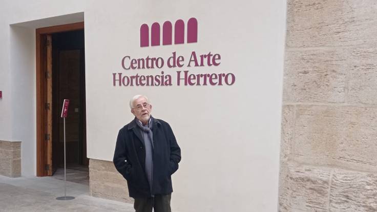 En La València Olvidada Francisco Pérez Puche repasa la historia de este palacio y recuerda cuando fue sede del periódico y los titulares se apuntaban en una pizarra en la fachada