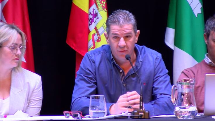 Antonio Naranjo, alcalde de Cubas de la Sagra, y Belén Serrano, portavoz del PSOE, debaten sobre la planta de biogás