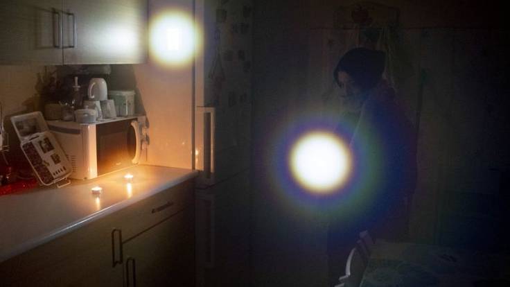La lucha de Jennifer da sus frutos: recupera la luz y el gas en su vivienda de Otxarkoaga