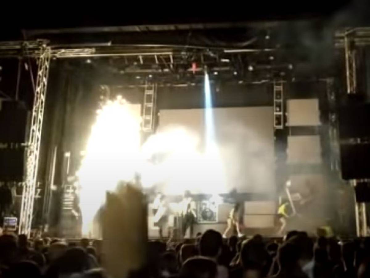 Ноли погибают на сцене. Взрыв на концерте. Корейский рок инцидент на сцене.