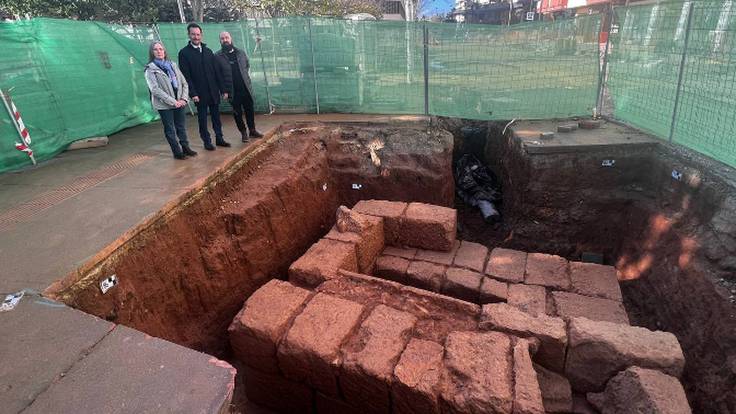 Comienza la extracción de los restos del mausoleo romano de Isidor Macabich, que quedarán museizados en el Parque de la Paz