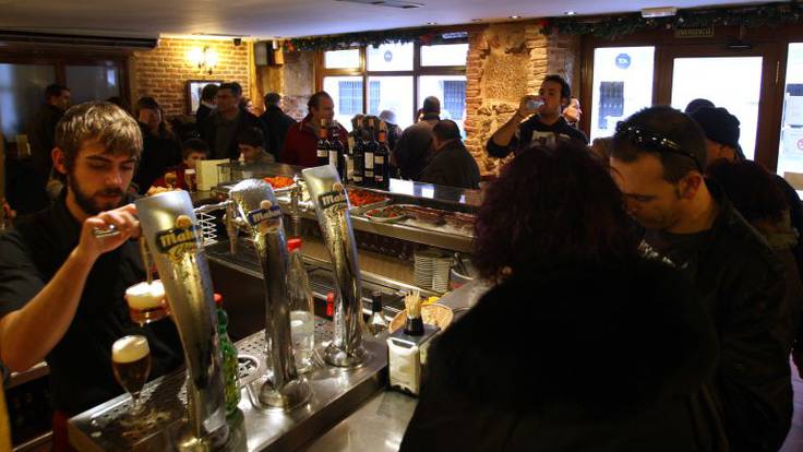 La hostelería deja atrás el bache de la pandemia: el gasto en bares y restaurantes batió récord en 2023