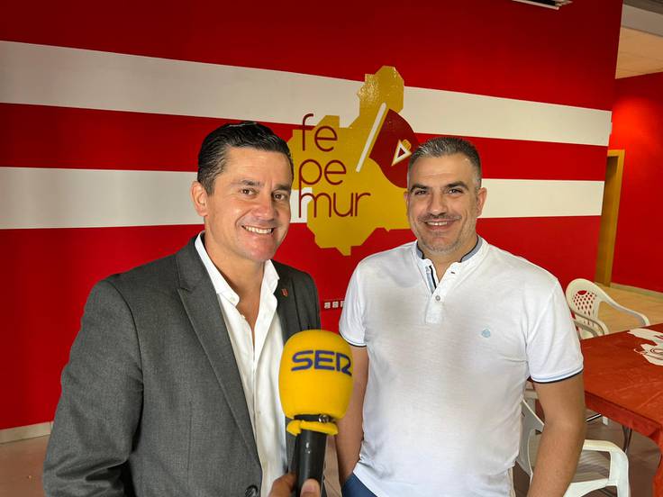 Jorge Guerrero y Salva Oliva en la sede la Federación de Peñas Murcianistas, FEPEMUR, en el estadio Nueva Condomina