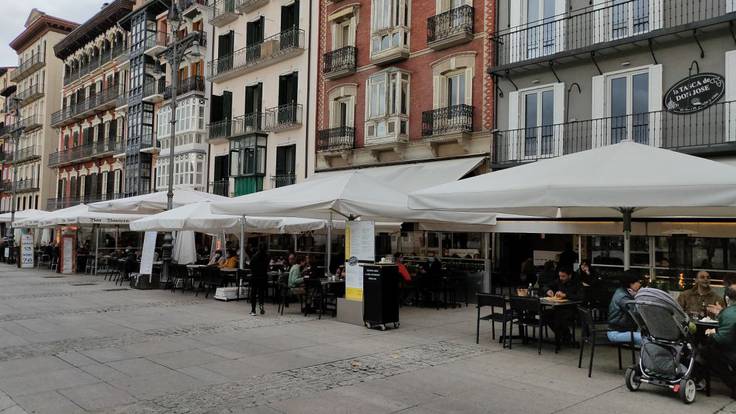 Convivencia en el Casco Viejo de Pamplona tras el final del toque de queda y la apertura de las terrazas sin restricciones (13/05/2021)