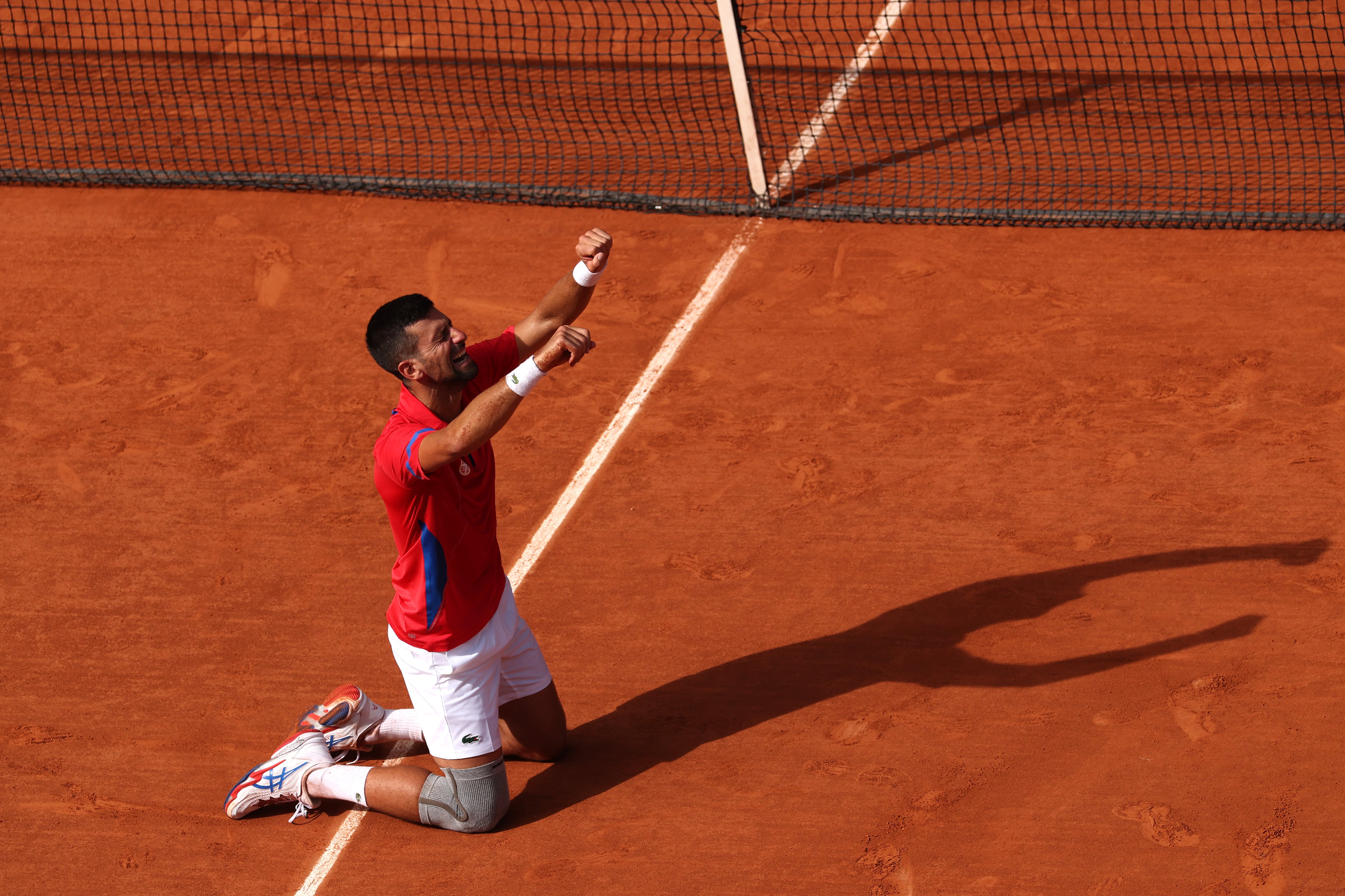 Carlos Alcaraz se queda con la plata ante un Djokovic histórico 