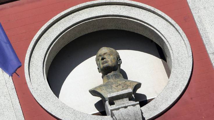Mesa de España: &#039;Ferrol quitará el busto del rey Juan Carlos del ayuntamiento&#039;