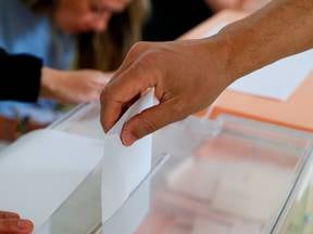 ¿Cuándo salen los sondeos a pie de urna en las elecciones municipales y autonómicas 2023?