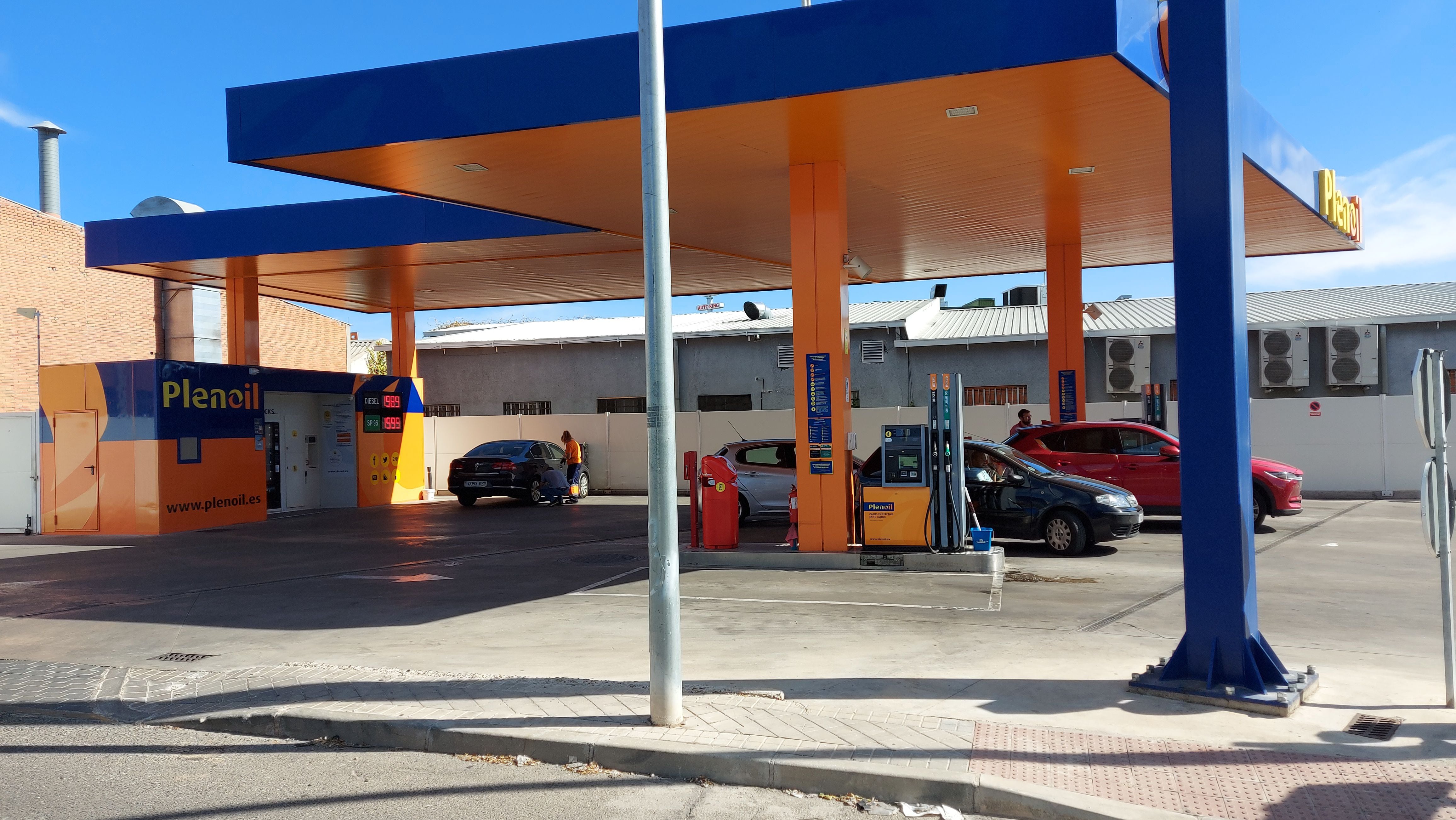 Gasolina y diésel por menos de 2 euros: tres de las gasolineras más baratas  de España están en Madrid | Actualidad | Cadena SER