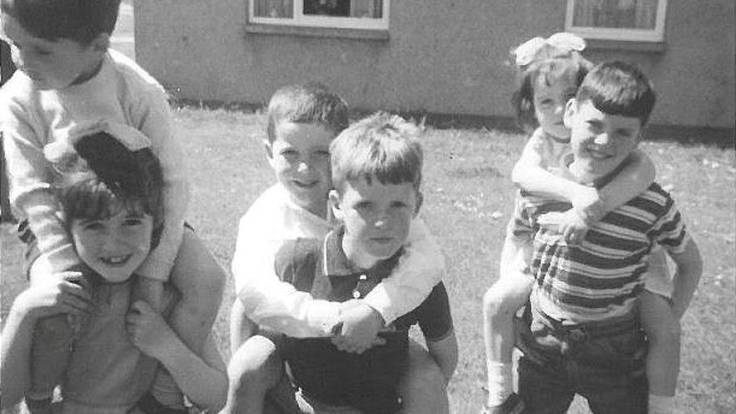 La intrahistoria de una familia escocesa que recupera un álbum de fotos cuarenta años después