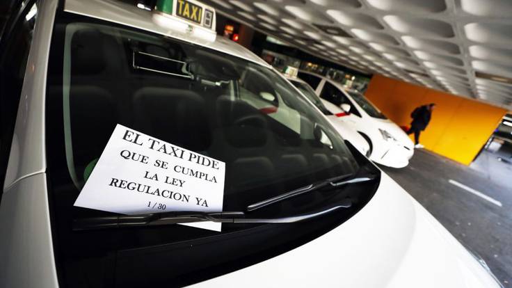 Los taxistas bloquean Barcelona y Madrid