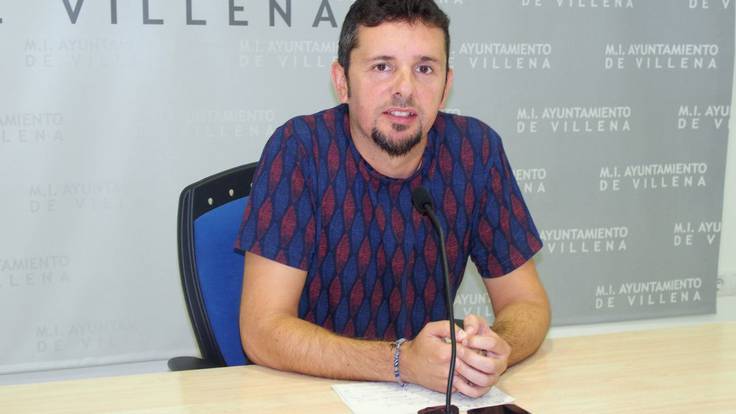 Paco Iniesta, concejal de ciclo hídrico, en Radio Villena SER