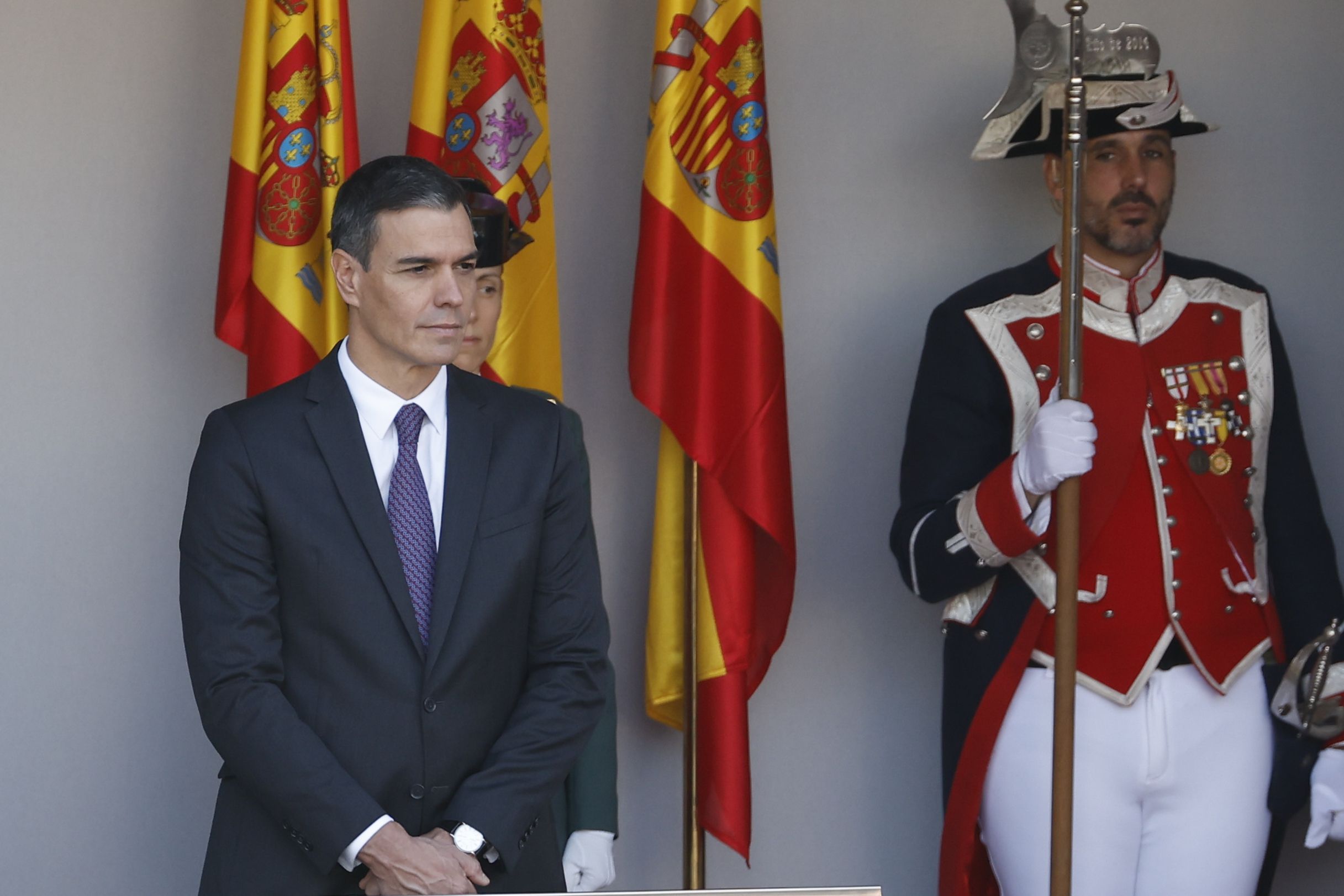 Pedro Sánchez presencia el homenaje desde la tribuna