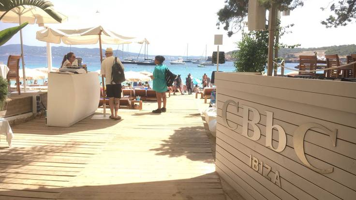 Delicias con vistas al mar, en el Cala Bassa Beach Club