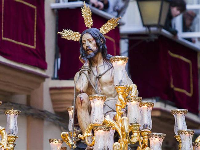 La portentosa talla del Señor de la Humildad y Paciencia sobre su paso procesional. Foto Hermandad.