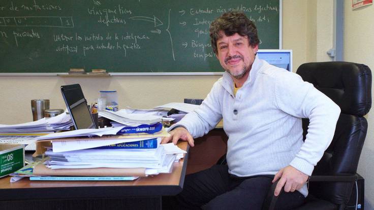 El Catedrático del Dpto de Matemáticas de la Universidad de Oviedo Juan Luis Fernández en A vivir Asturias