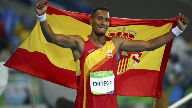 Orlando Ortega comparte la emoción por la medalla con su padre en la SER