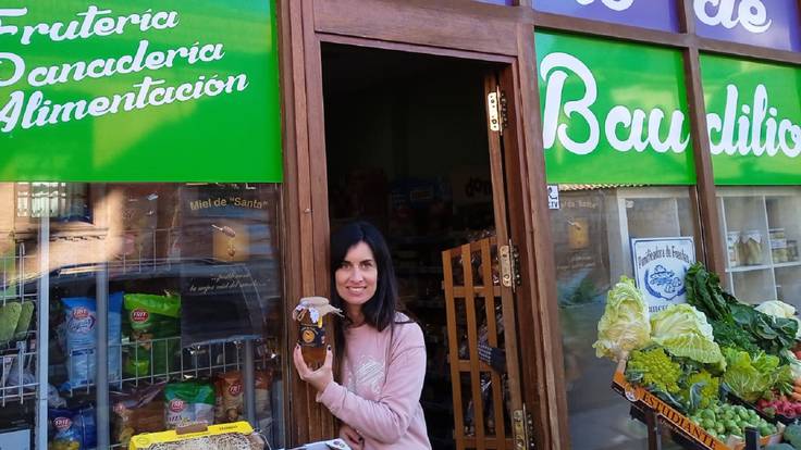 Cristina Rebellón reconocida con la Banda Dorada de la Mujer Palentina como joven apicultora