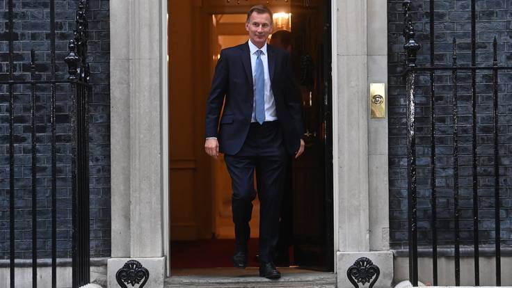 El nuevo ministro de Economía británico intentará salvar la cabeza de Truss desde la moderación