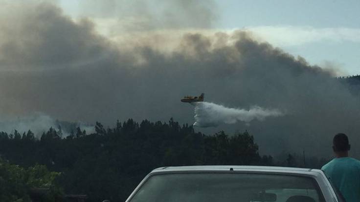 El fuego se lleva por delante 655 hectáreas de monte en Cotobade y Xiabre