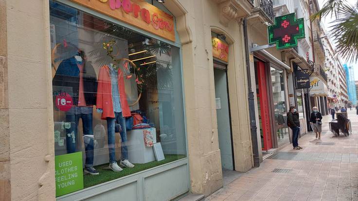 exceso regimiento Hola Koopera abre una cuarta tienda de ropa de segunda mano | Actualidad |  Cadena SER