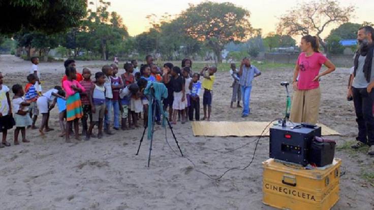 Cine a pedales en las aldeas africanas