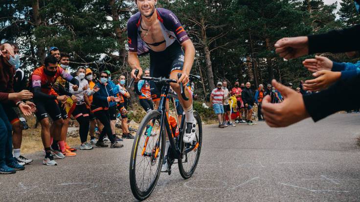 El ciclista arandino del Burgos BH, Mario Aparicio, repasa en la SER su reciente experiencia en Vuelta a Burgos y hace balance de lo que va de temporada en su primer año como profesional