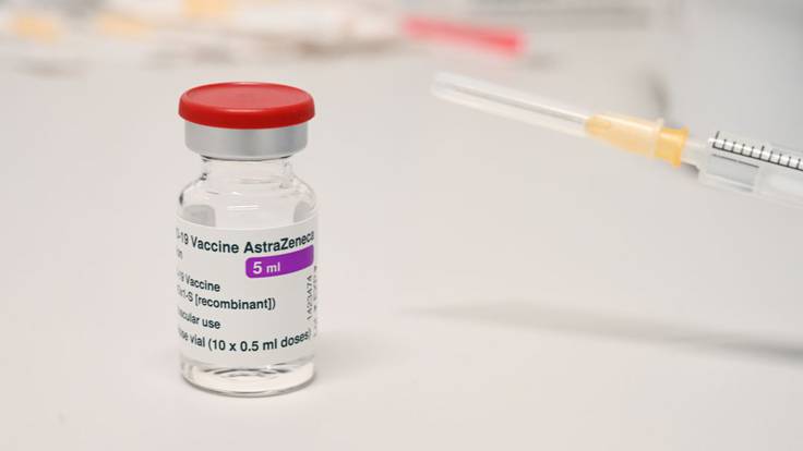 Vacunacion con AstraZeneca de Pedro Aresti (12/04/2021)