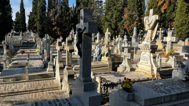 ¿Por qué se han producido demoras en los enterramientos del cementerio de Toledo?