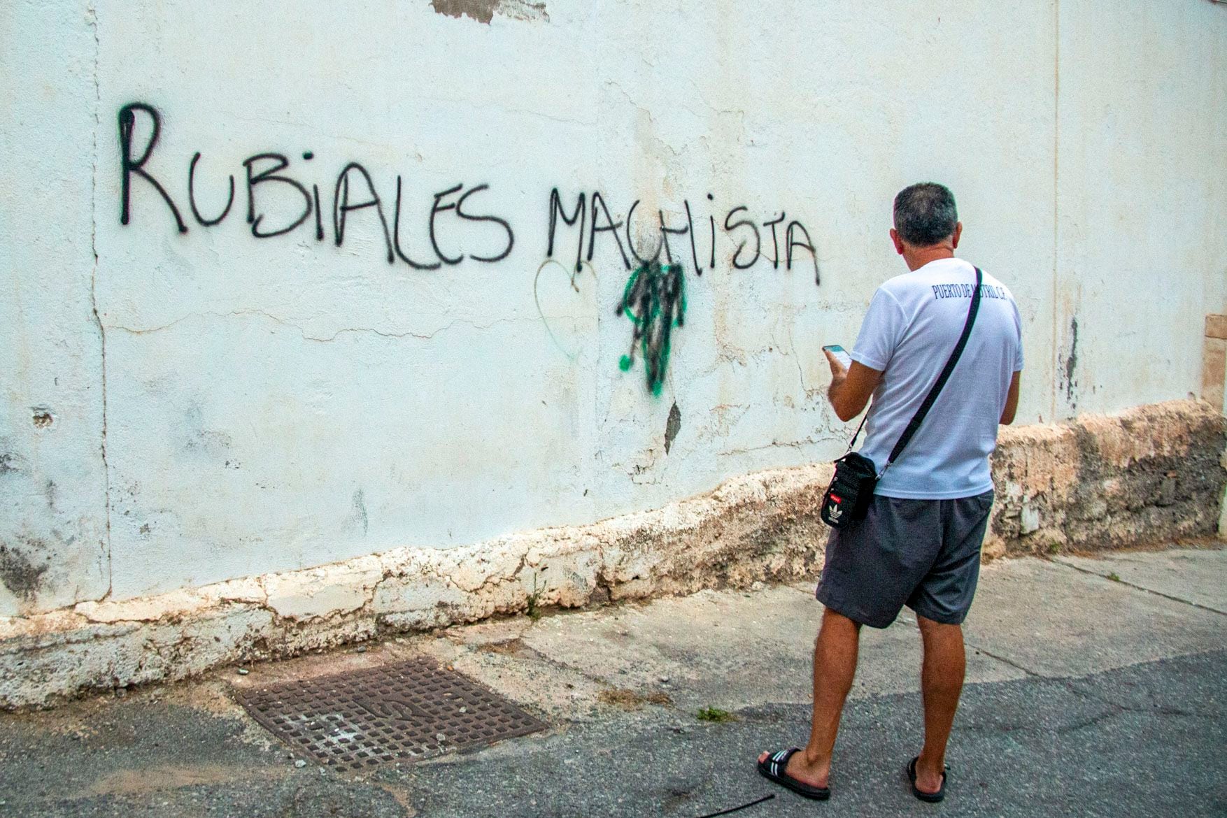 Pintadas en Motril (Granada), contra Luis Rubiales