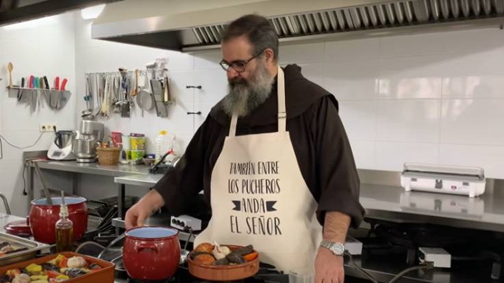 &quot;La clave del éxito es despertar recuerdos con la comida&quot;: Fray Ángel Ramón, el monje franciscano que se ha convertido en una estrella de Youtube