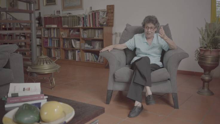 En A Vivir CV hablamos del documental La Mestra que cuenta la historia de la maestra que fue expulsada por hablar valenciano