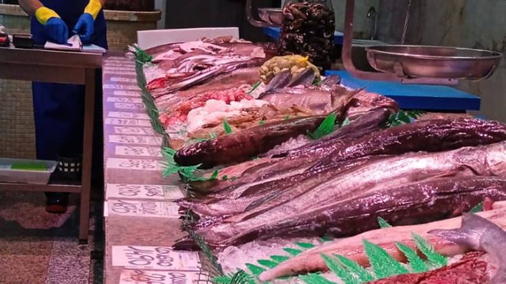 El pescado como plato estrella de las mesas navideñas, desde las Pescaderías Lastres de Gijón.