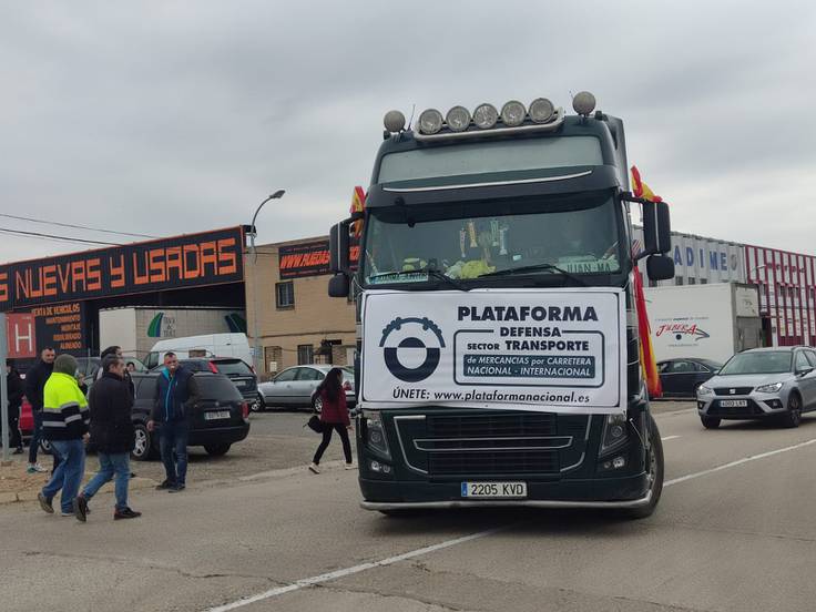 Los camioneros mantienen los paros en Aragón