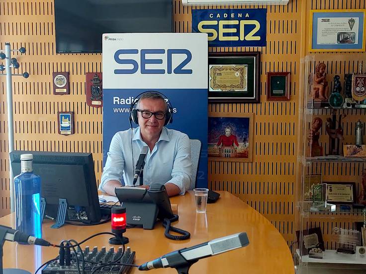 Manuel Gavira en los estudios de Radio Cádiz