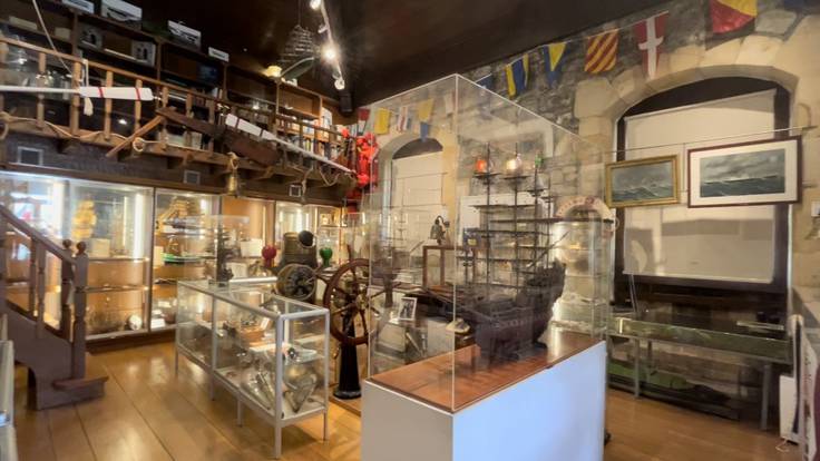 Descubre el museo de Plentzia: tesoros olvidados, historias de marineros y esculturas ancestrales