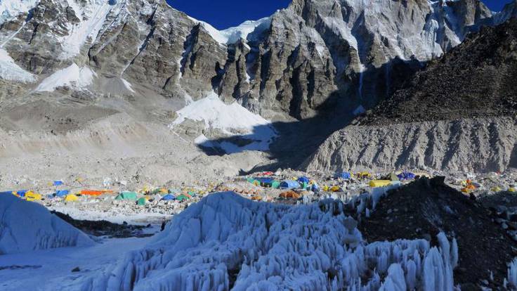El Everest, una enorme letrina