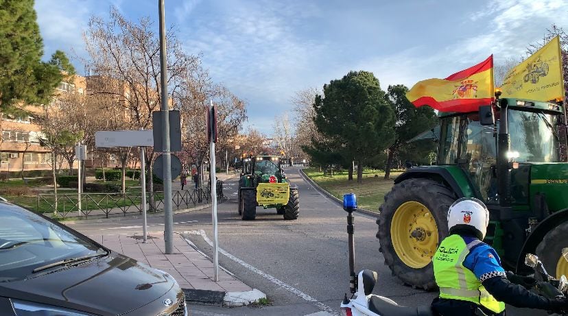 La protesta de tractores paraliza el tráfico en Sanse y Alcobendas en su camino a Madrid capital