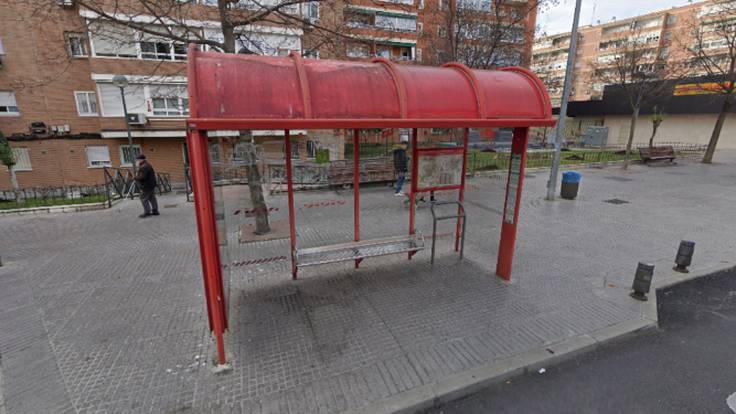 Un hombre intenta retener a una menor en una parada de autobús de Leganés (audio Telemadrid)