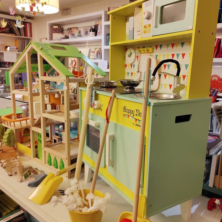 Tintoneti, tienda de juego especializado infantil, ubicada en la Calle San Isidro de Talavera de la Reina