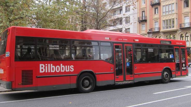 Nora Abete, concejal de Movilidad explica las características de esta nueva línea de Bilbobus