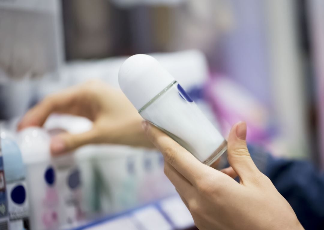 práctica A veces Aumentar Los desodorantes más efectivos contra el sudor, según la OCU: dos de ellos  son de marca blanca | Actualidad | Cadena SER