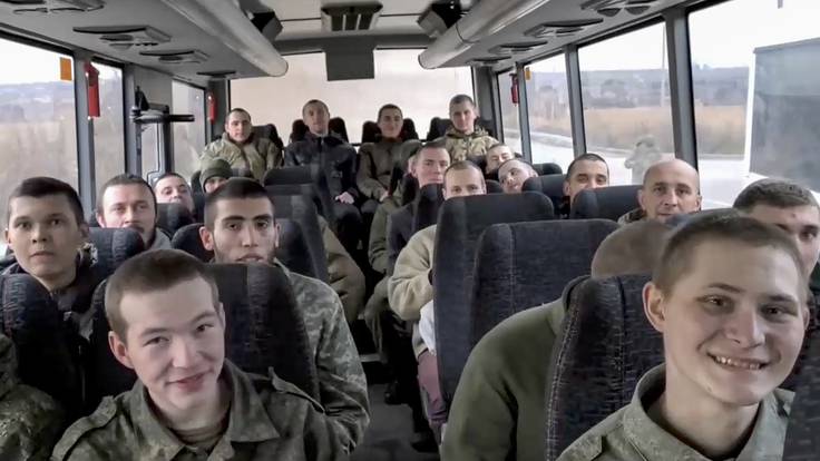 Zelenski asegura que más de 1.300 prisioneros de guerra ucranianos han sido liberados ya de manos rusas