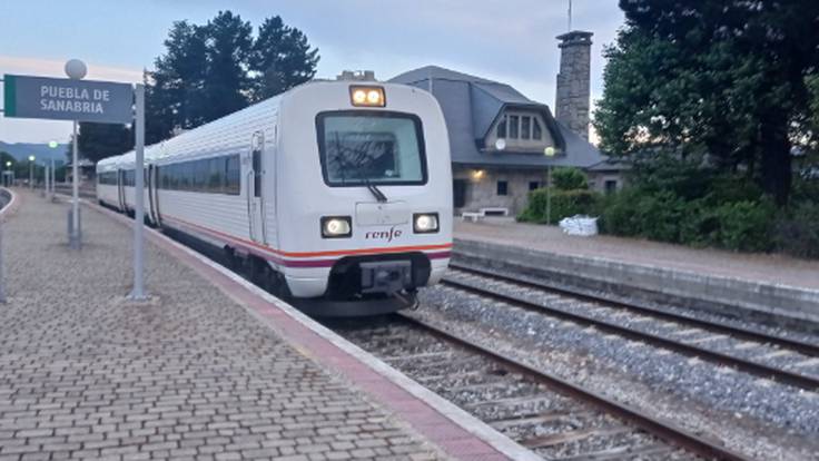 El Tren Puebla de Sanabria-Valladolid llega 45 minutos a la estación