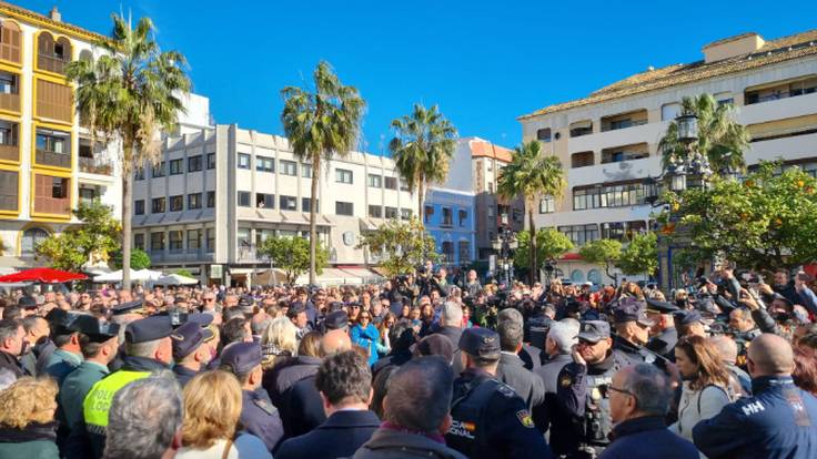 Algeciras se concentra en repulsa por el asesinato de Diego Valencia
