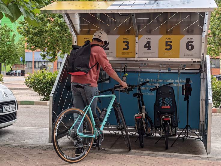 Adif instalará un aparcamiento seguro para bicicletas en la estación Segovia-Guiomar