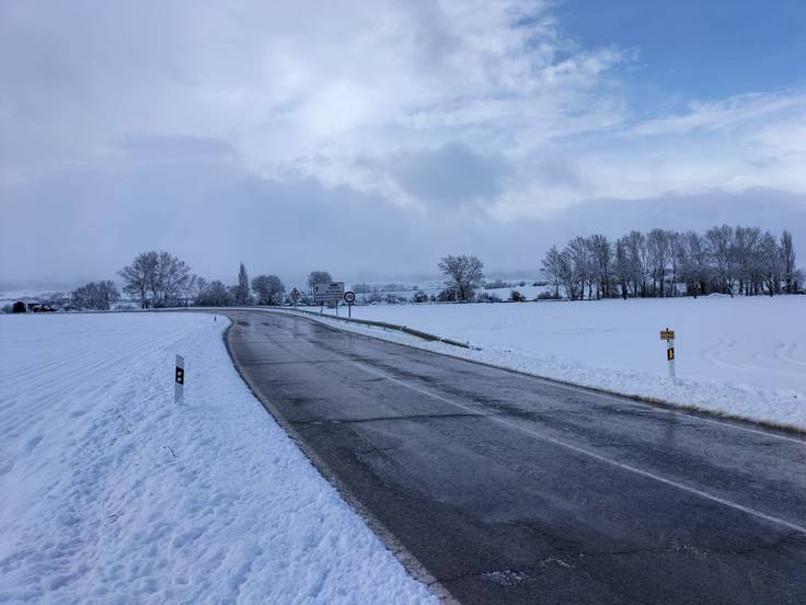 Las carreteras limpias en ÁLava pero la nieve permanece. Alegría  Dulantzi