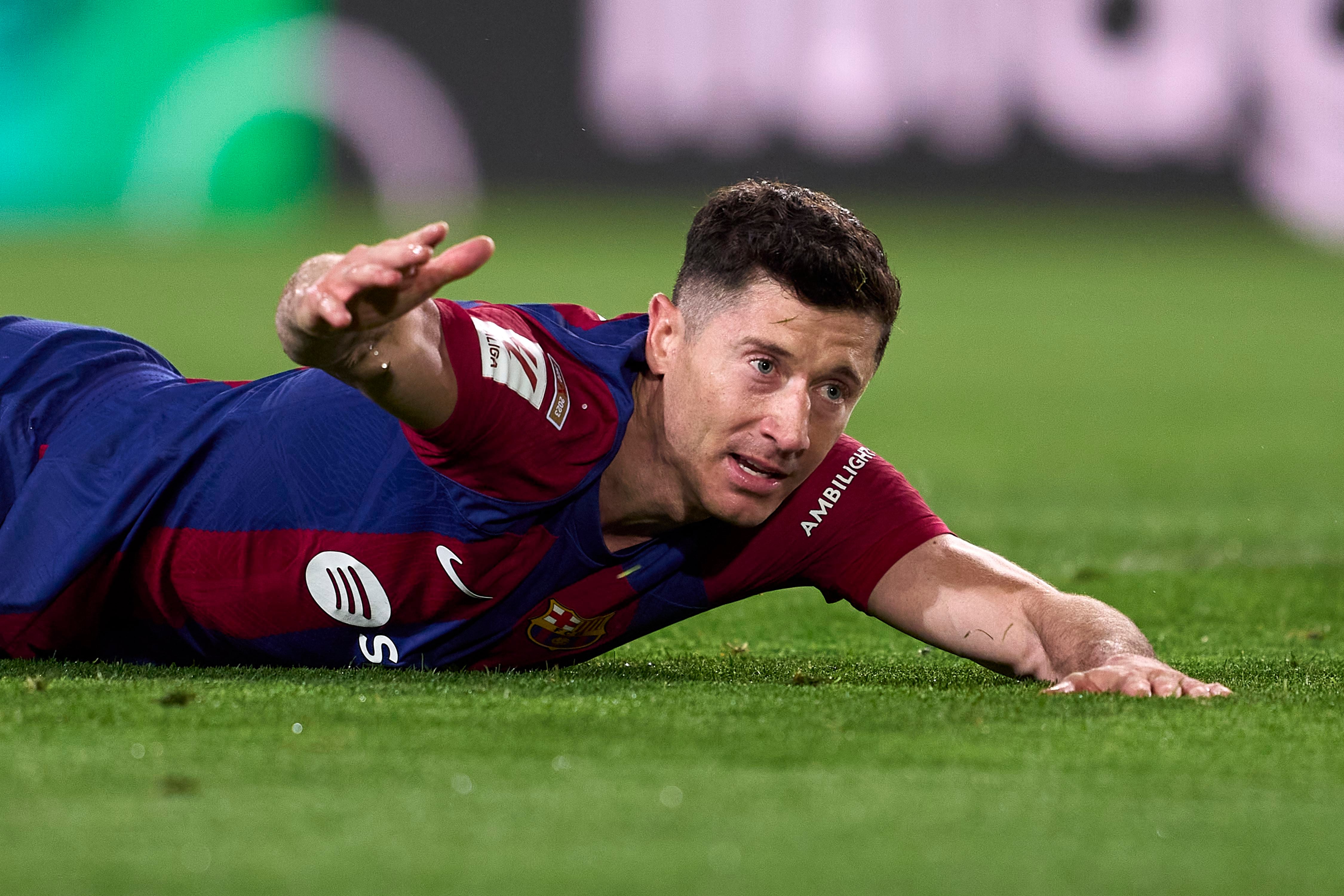 "Se está hablando": un exojeador del Barça elige a este delantero top para sustituir a Robert Lewandowski