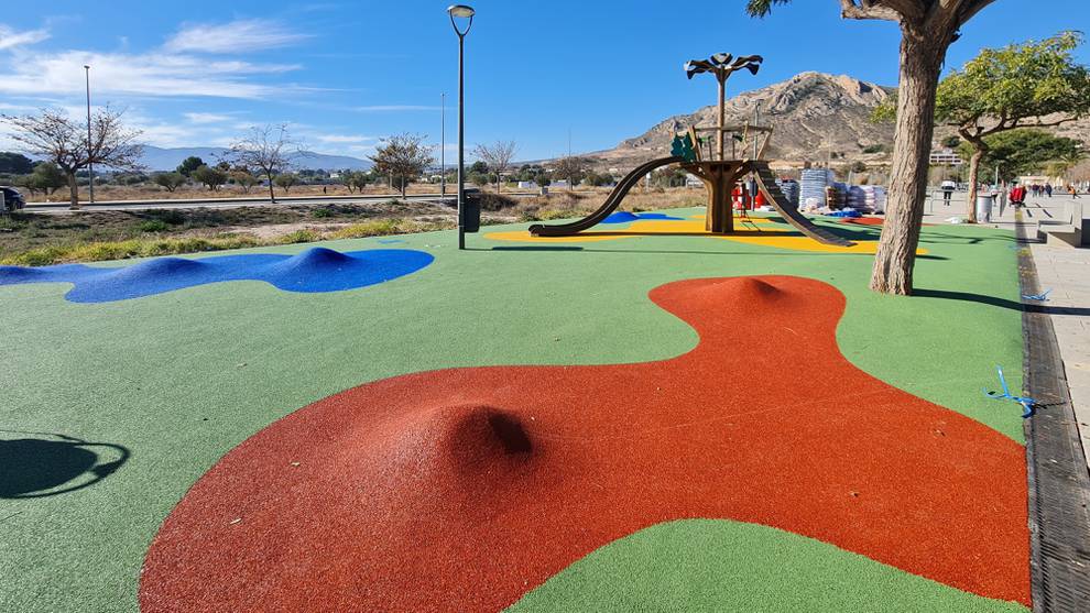 El ayuntamiento renueva sus parques y zonas de juego infantiles con una  inversión de 290.000 euros - San Lorenzo de El Escorial