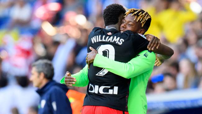 Iñaki y Nico Williams se abrazan en la celebración del gol ante el Espanyol